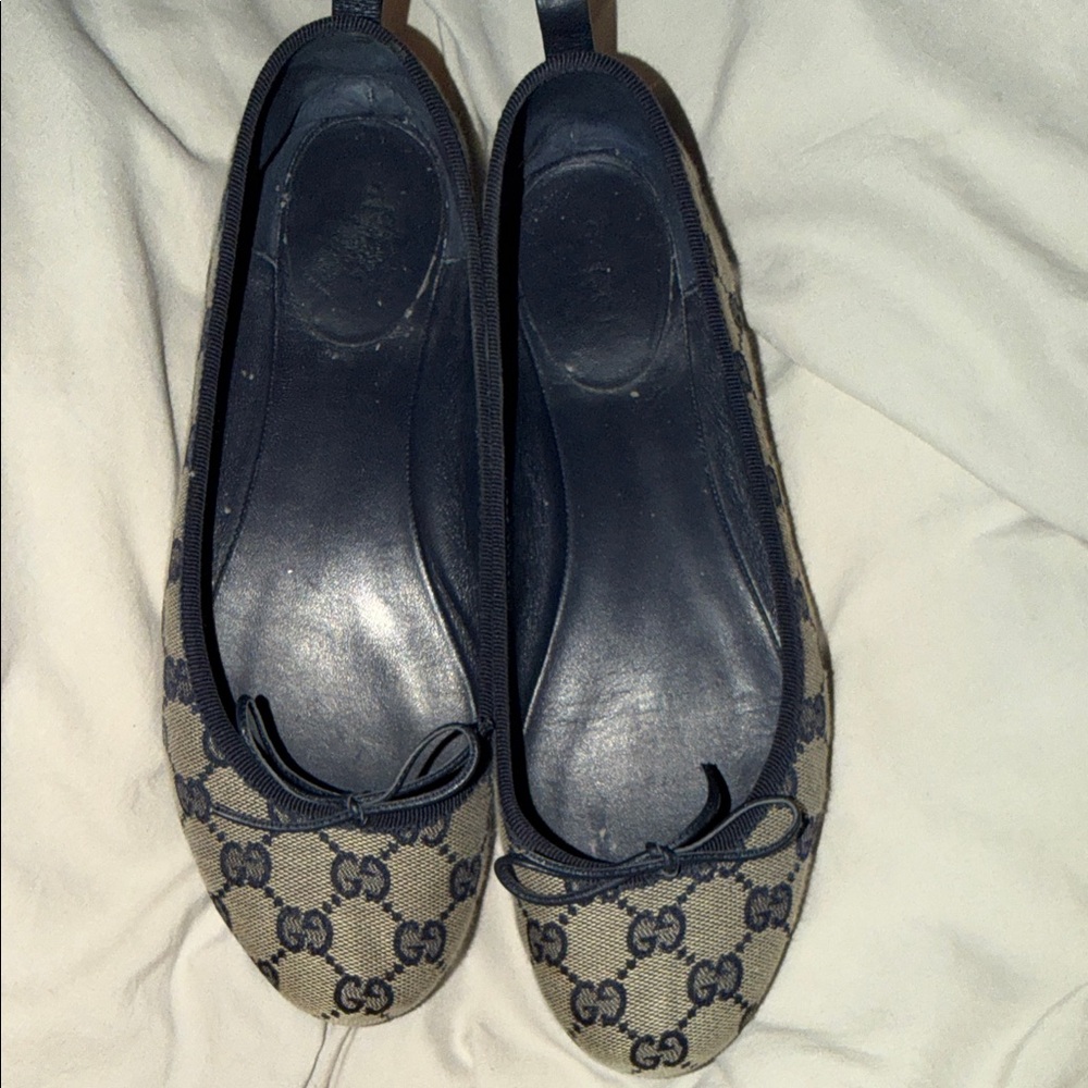 Gucci cream and blue boat shoes